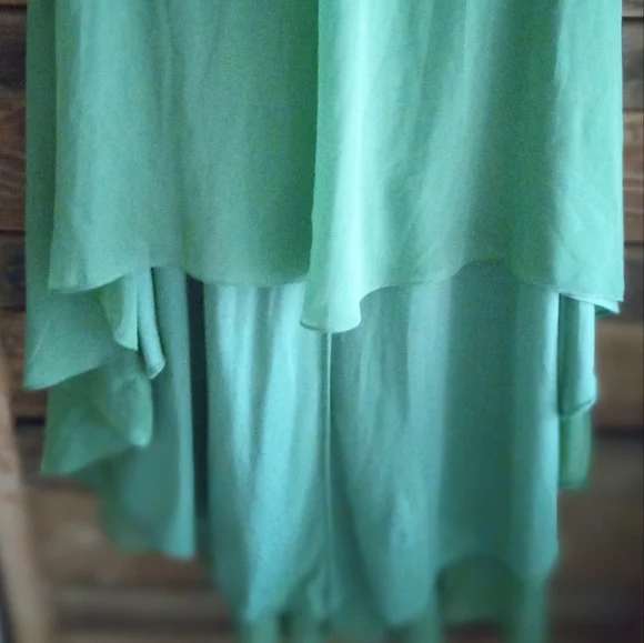 BEAUTIFUL LIGHT GREEN EVENT DRESS - Picture 4 of 6